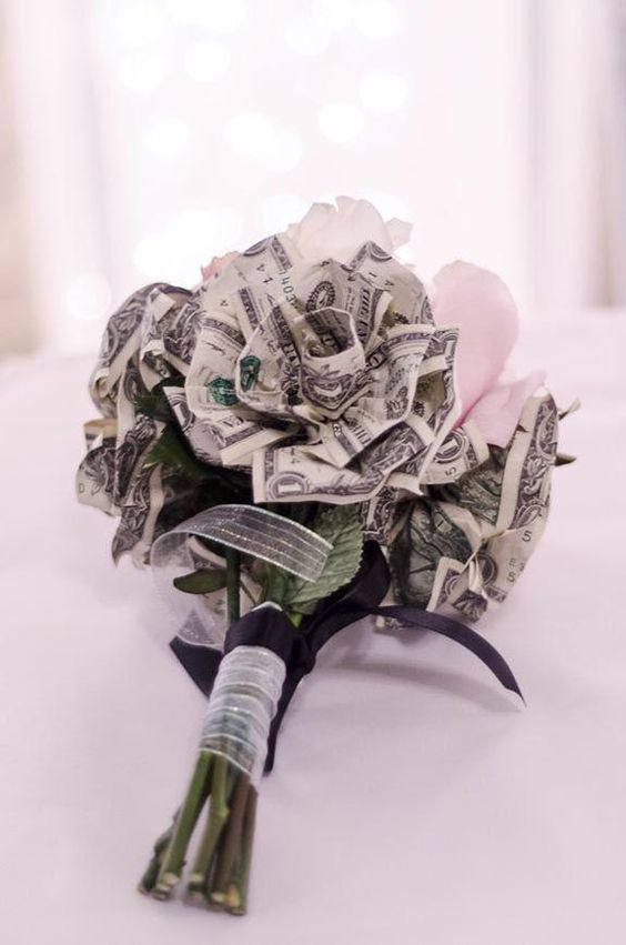 Hình quà sinh nhật bằng bó hoa tiền dễ thương
