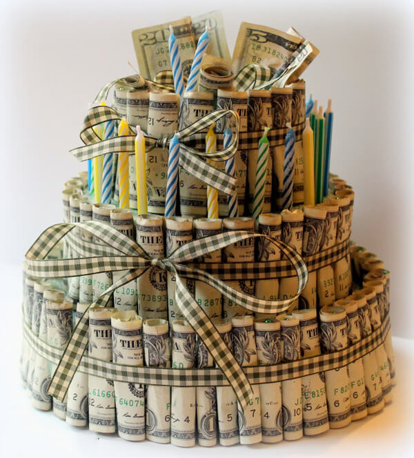 Bánh sinh nhật bằng tiền