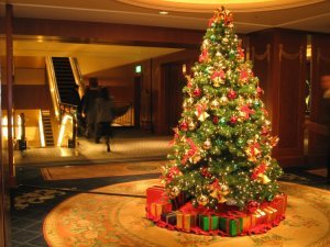 15 Kiểu Trang Trí Cây Thông Noel Đẹp Ấn Tượng Không Thể Bỏ Qua