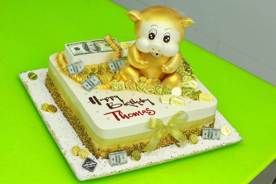 Bánh sinh nhật con heo vàng mang lại nhiều may mắn cho người nhận