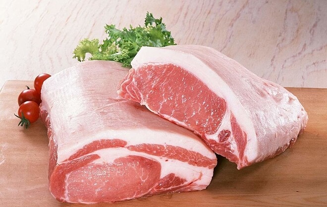 Chuẩn bị các nguyên liệu thịt lợn tươi ngon để chế biến ruốc