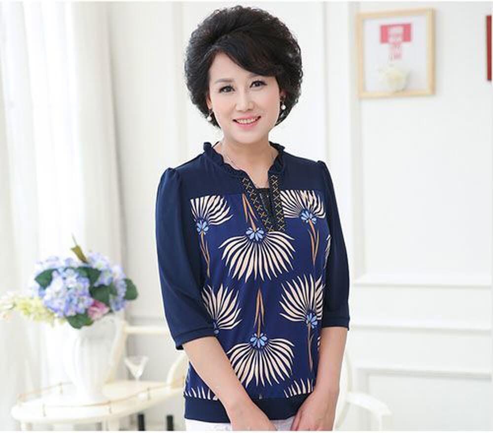 Tặng quần áo và phụ kiện làm đẹp cho mẹ ngày 8-3