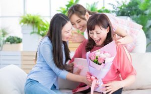 Top 8 Quà Tặng 8/3 Cho Mẹ Ý Nghĩa Bạn Mà Cần Phải Xem