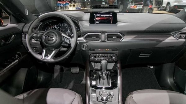 Vô lăng Mazda CX-5 được sử lý sang trọng