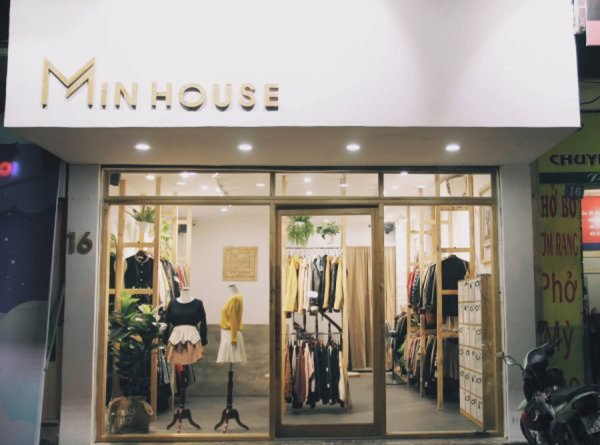 Ngoài giao buôn kiện hàng, các chủ shop cũng có thể đến Min House và nhặt từng chiếc