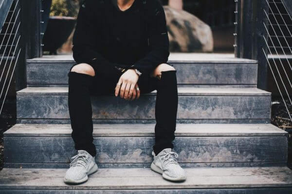 Lựa chọn mẫu sneaker chuẩn đẹp & thích hợp cho du lịch