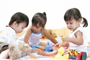 Biểu hiện trẻ thông minh được thể hiện như thế nào?