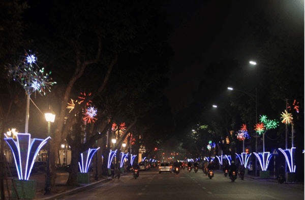 Cột đèn kết hợp với đèn LED trang trí cho đường phố thêm sinh động