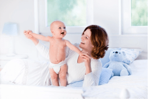 5 lưu ý mẹ cần nhớ để ngừa hăm bí cho bé vào mùa hè