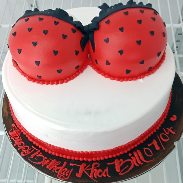 Bánh kem bikini tặng bạn thân
