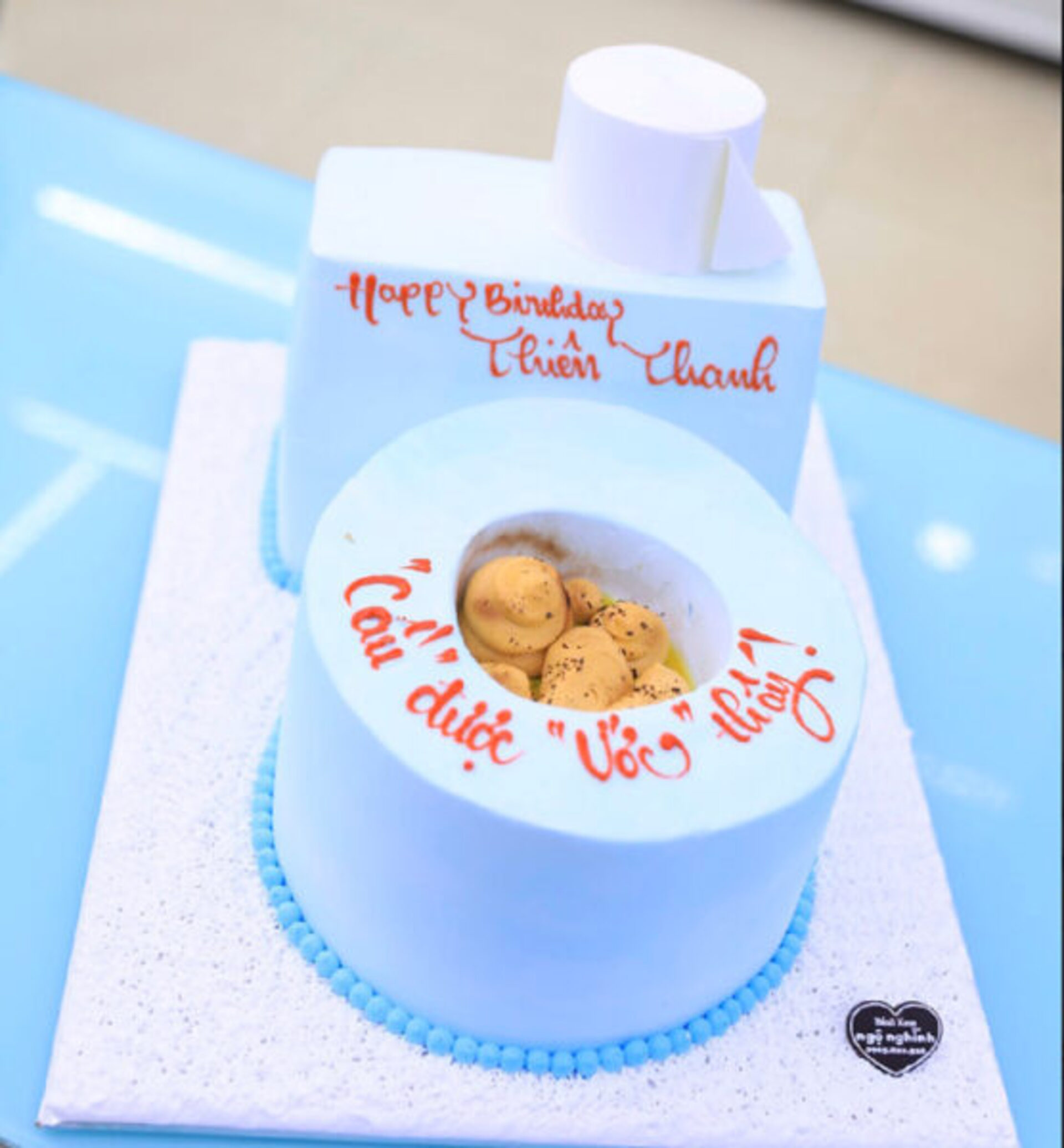 Bánh sinh nhật bồn cầu