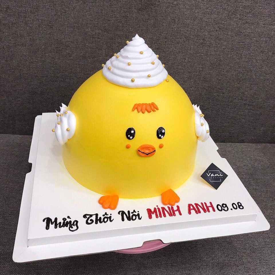 Bánh sinh nhật hình con gà có nến