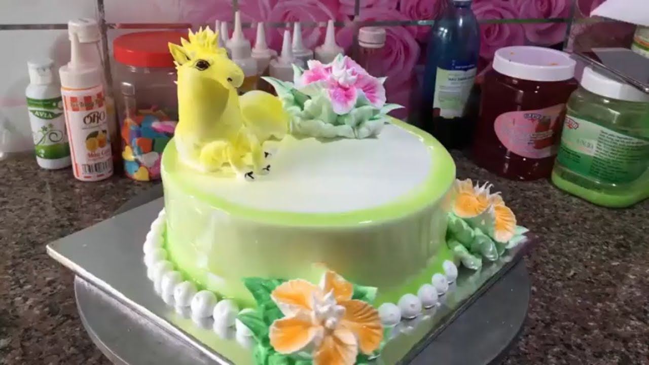 Bánh sinh nhật hình con ngựa đơn giản