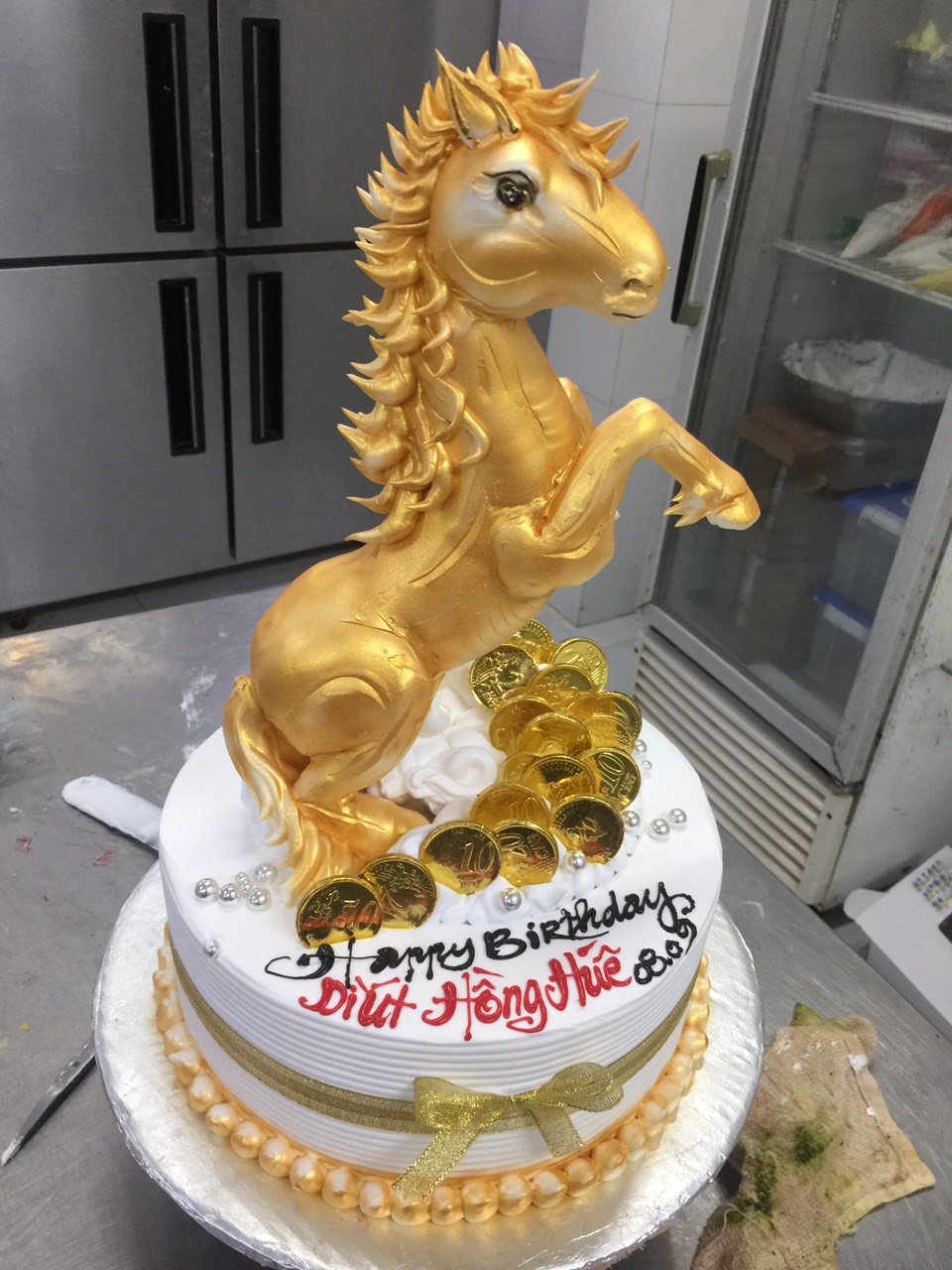 Bánh sn ngựa vàng quy mô