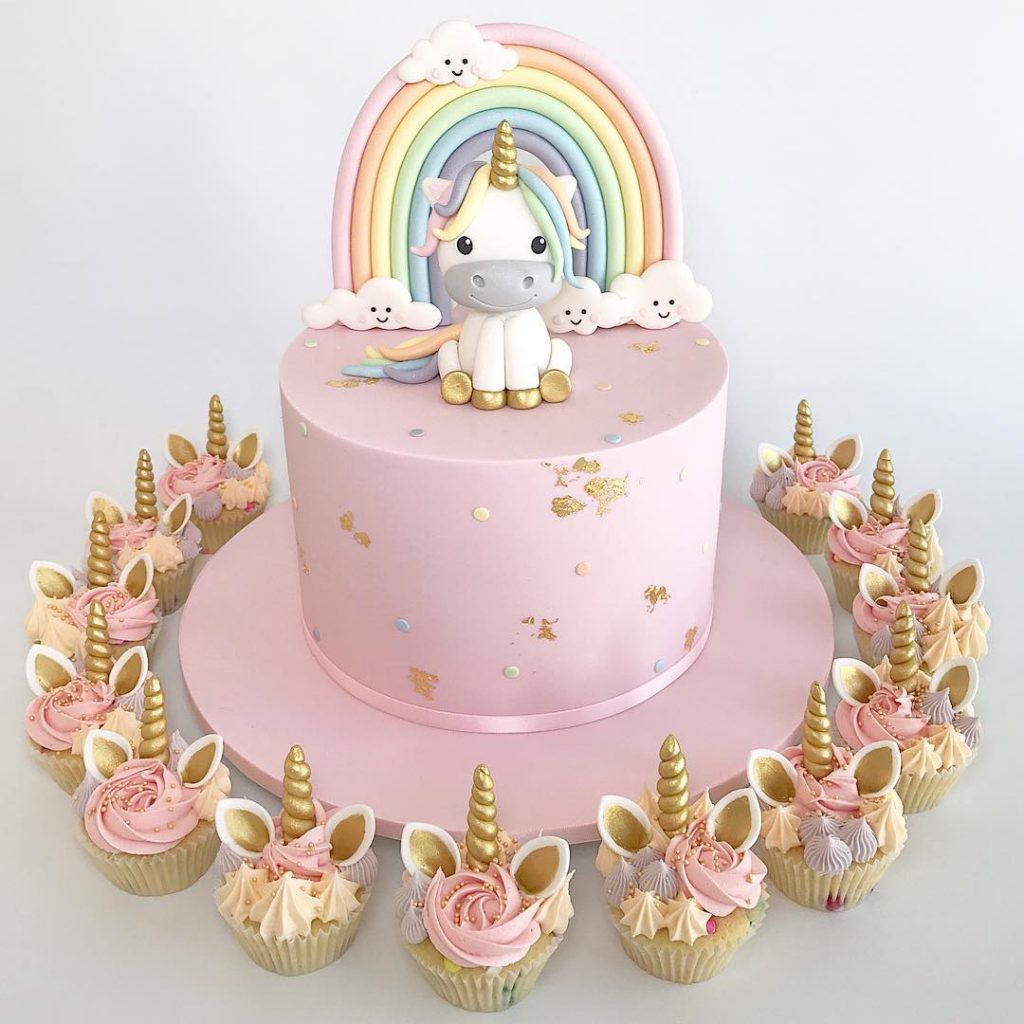 Chiếc bánh sn ngựa unicorn