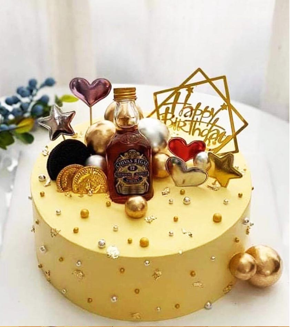 Mẫu bánh kem chai rượu sinh nhật hài hước