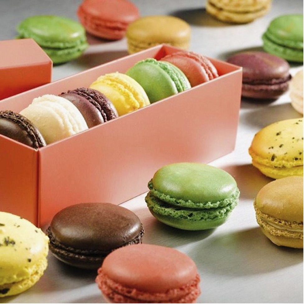Mẫu bánh macaron đơn giản tặng sinh nhật bạn nam