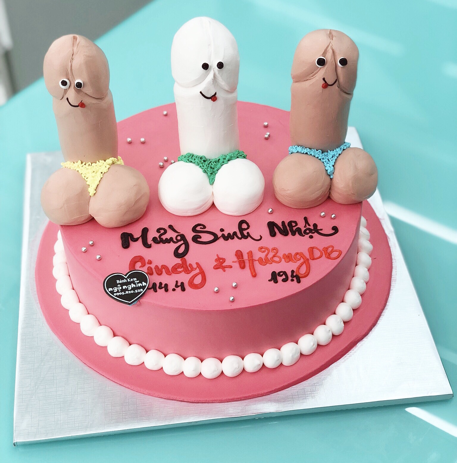 Mẫu bánh sinh nhật buồn cười