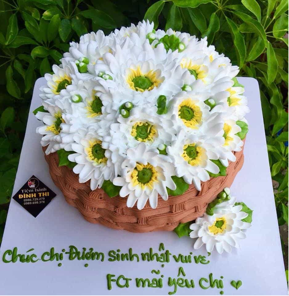 Mẫu hoa và bánh sinh nhật độc đáo