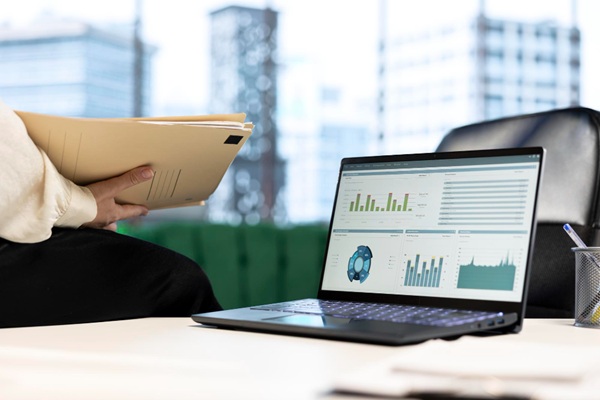 Dịch vụ làm báo cáo tài chính cuối năm: Tiết kiệm hay rủi ro?